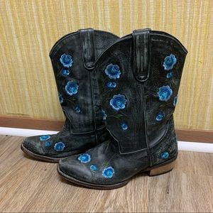 Roper Brush Off Flower Embroidered Snip Toe Boot Black/Blue Mid-Calf Size 8